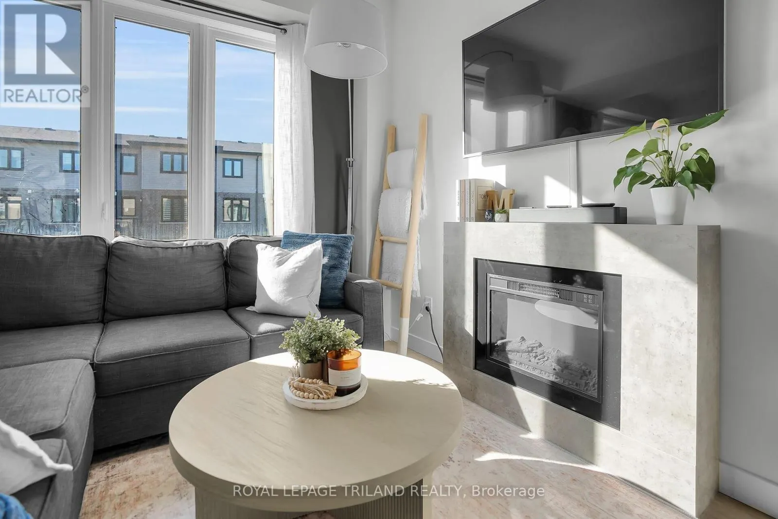 39 - 3380 SINGLETON AVENUE, #39