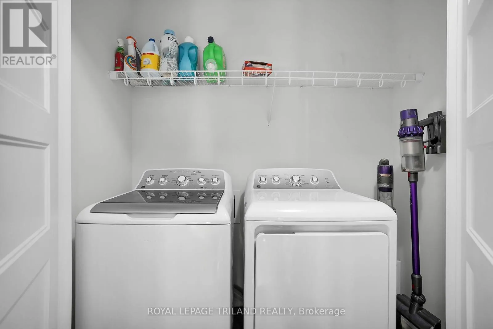 39 - 3380 SINGLETON AVENUE, #39