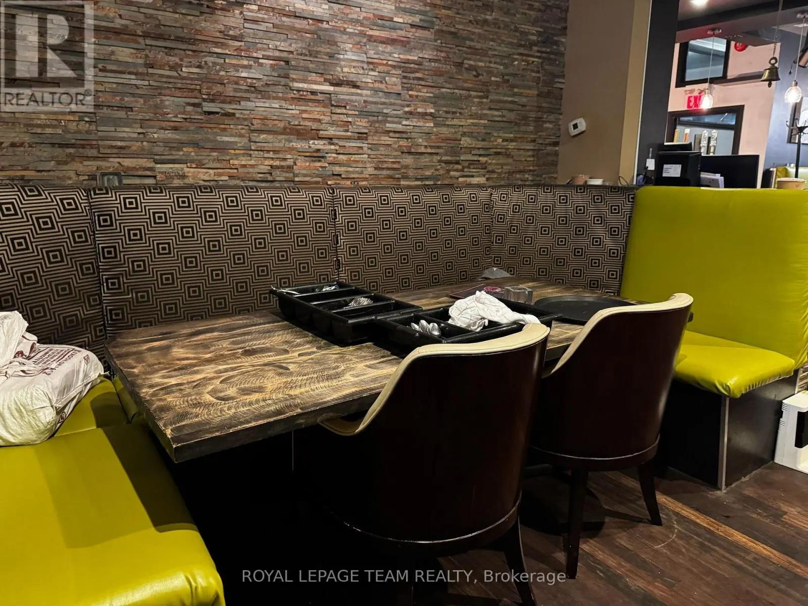 100 - 271 DALHOUSIE STREET