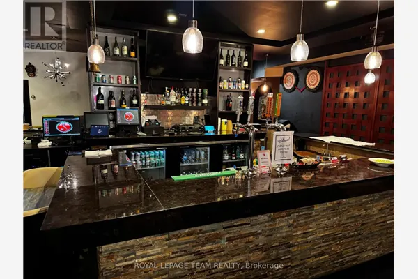 100 - 271 DALHOUSIE STREET