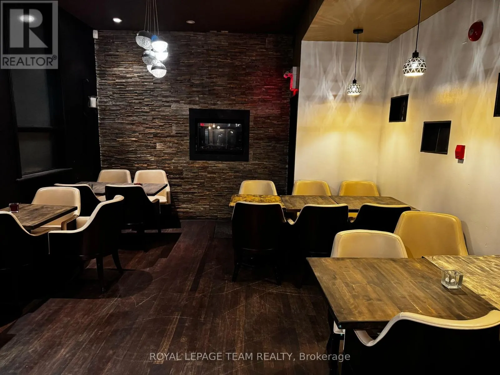 100 - 271 DALHOUSIE STREET