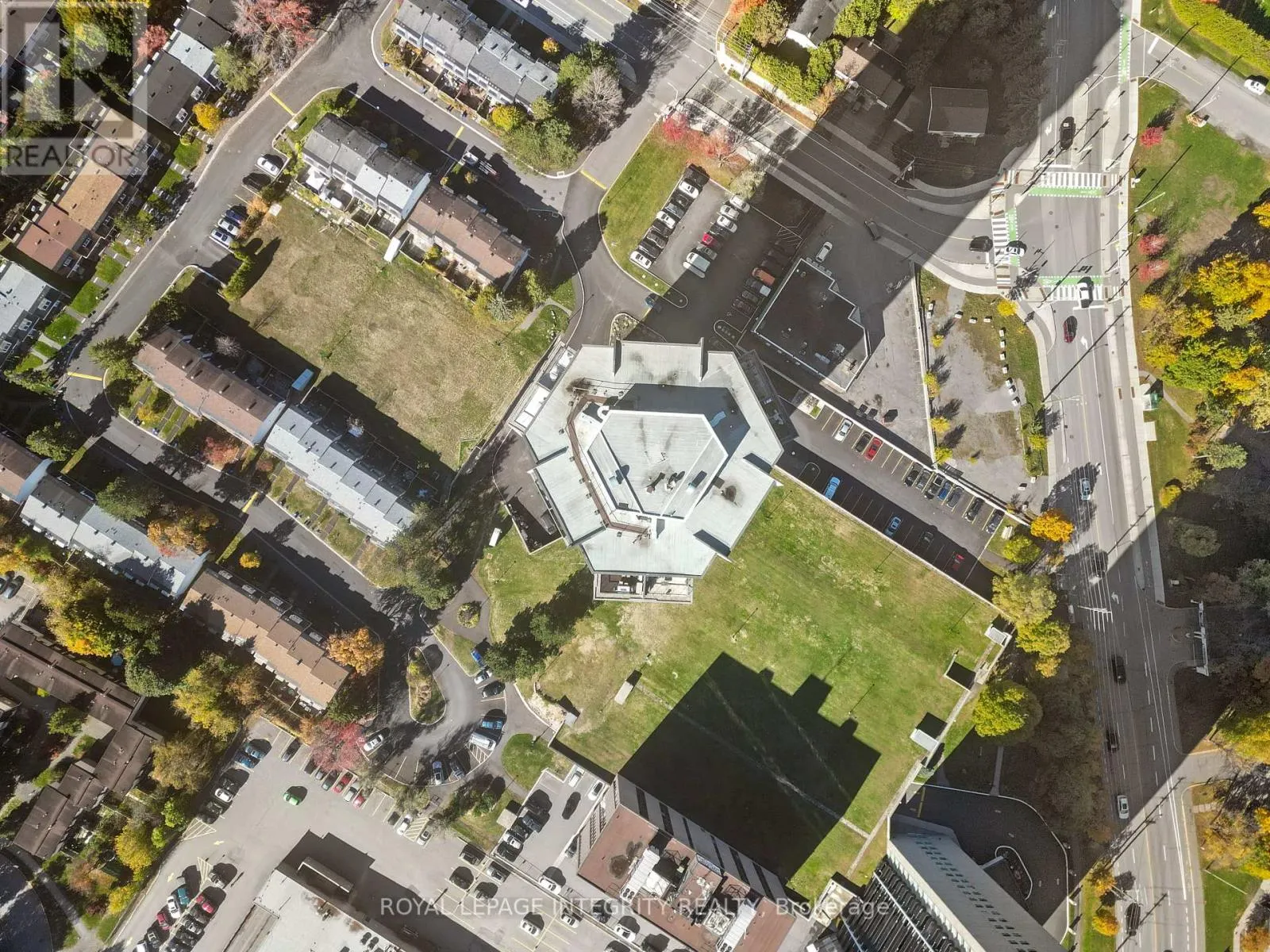 1201 - 900 DYNES ROAD