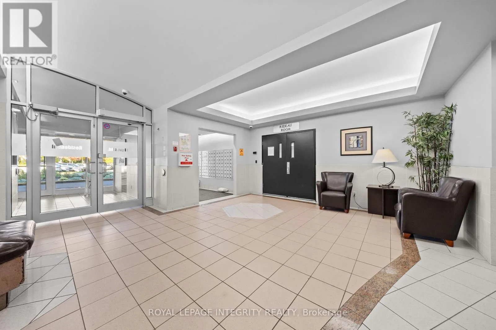 1201 - 900 DYNES ROAD