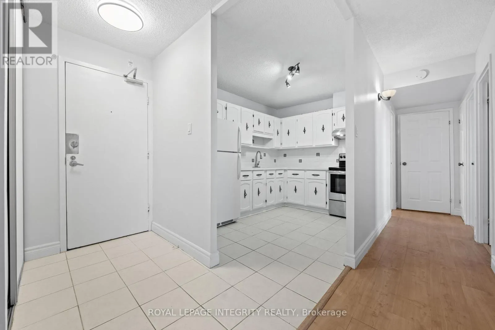 1201 - 900 DYNES ROAD