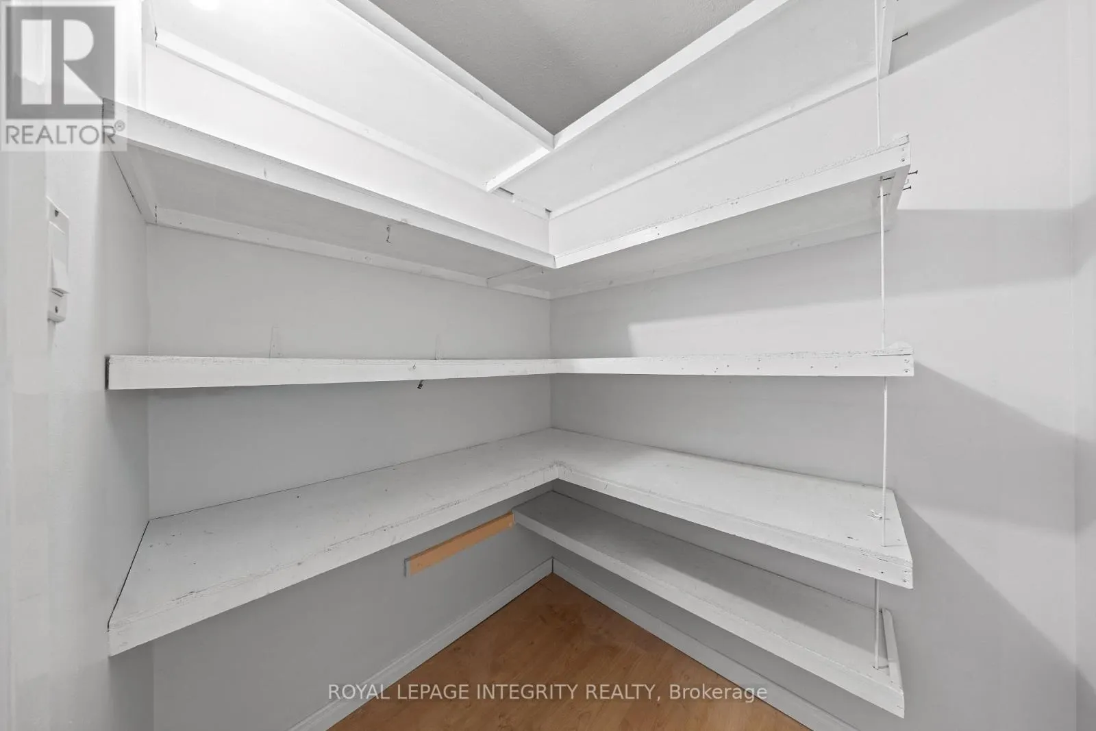 1201 - 900 DYNES ROAD