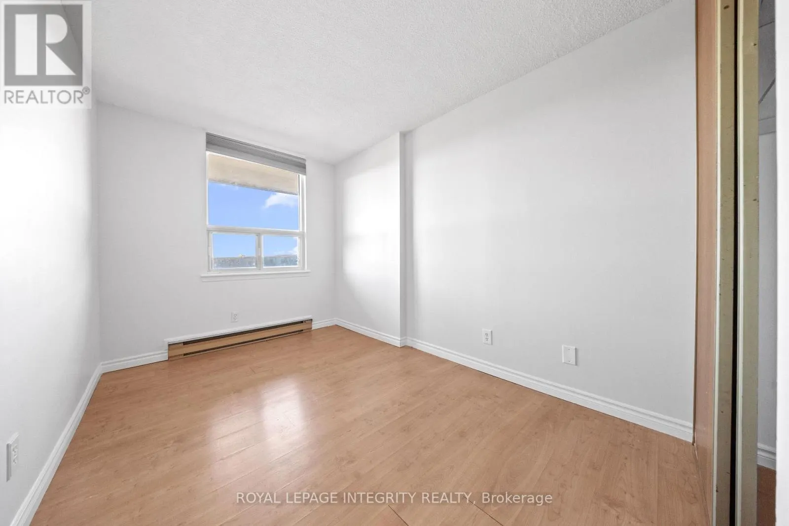 1201 - 900 DYNES ROAD