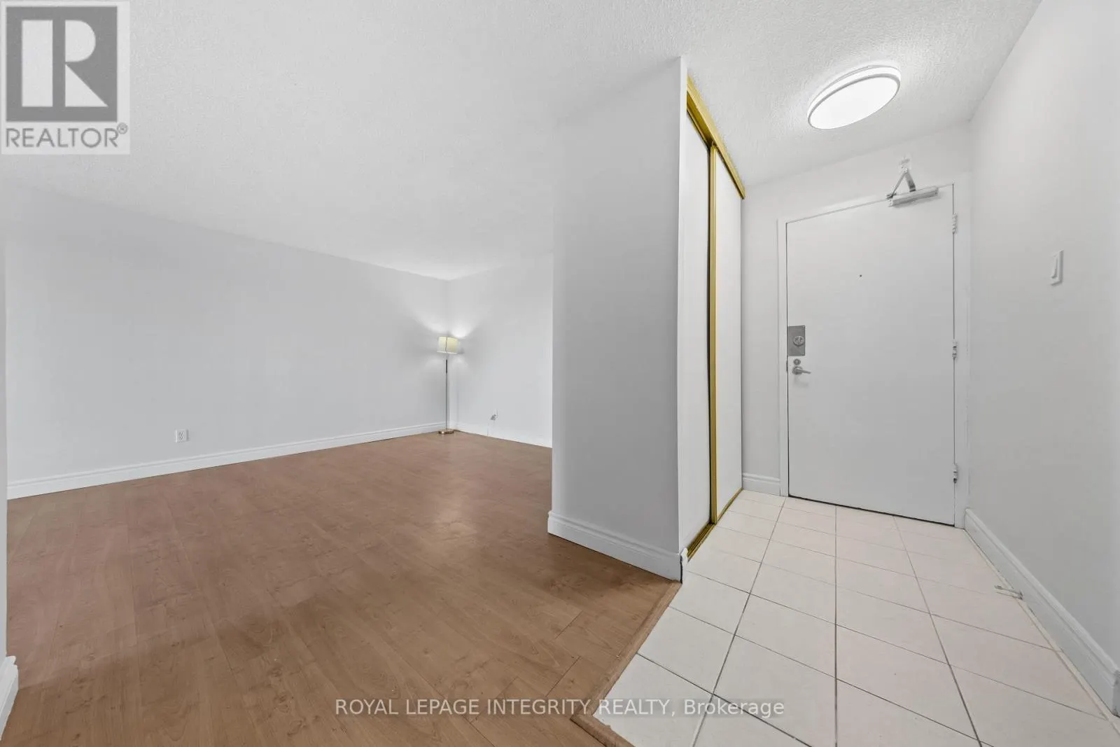 1201 - 900 DYNES ROAD