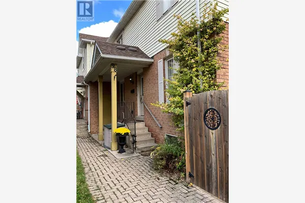 98 FELLOWES CRESCENT