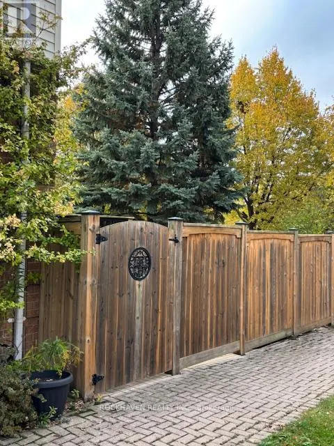 98 FELLOWES CRESCENT