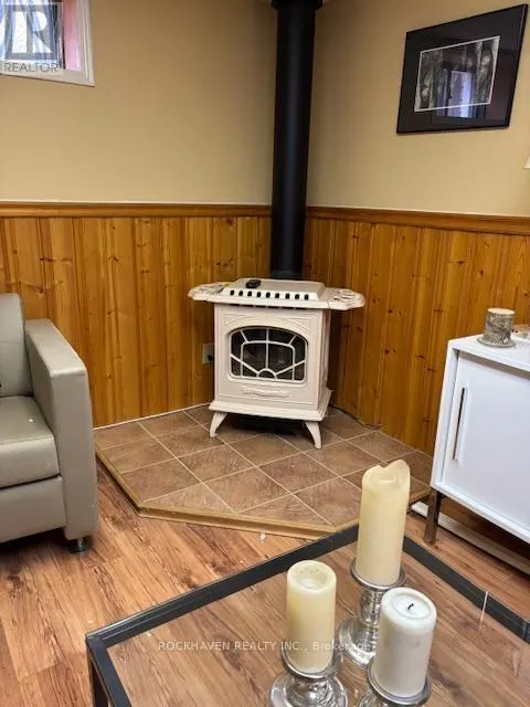 98 FELLOWES CRESCENT