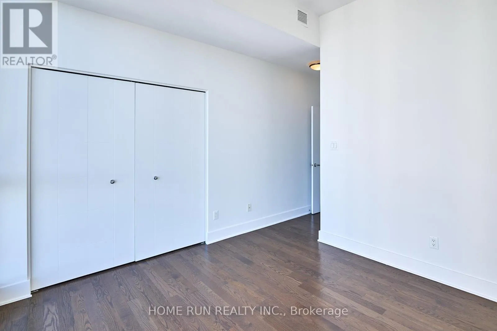 2703 - 40 NEPEAN STREET