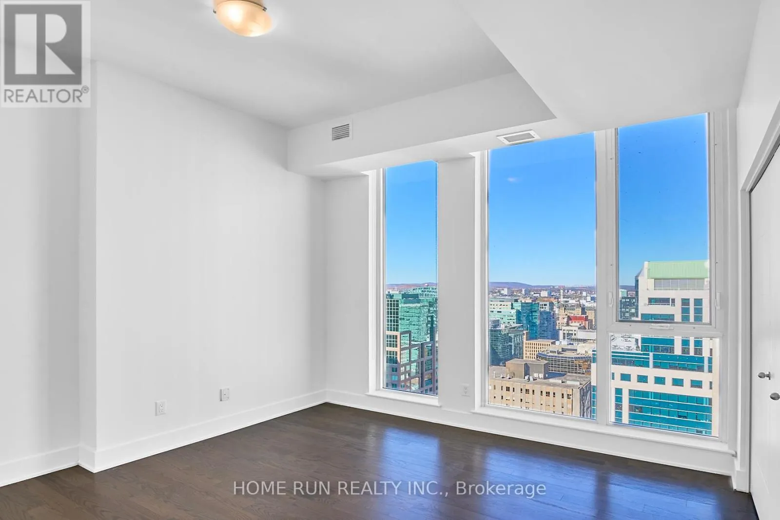 2703 - 40 NEPEAN STREET