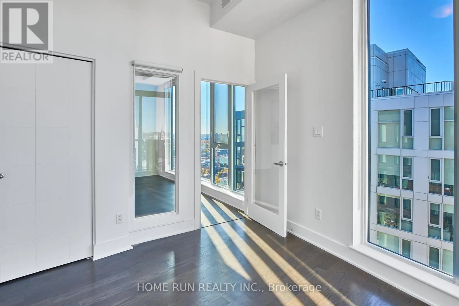 2703 - 40 NEPEAN STREET