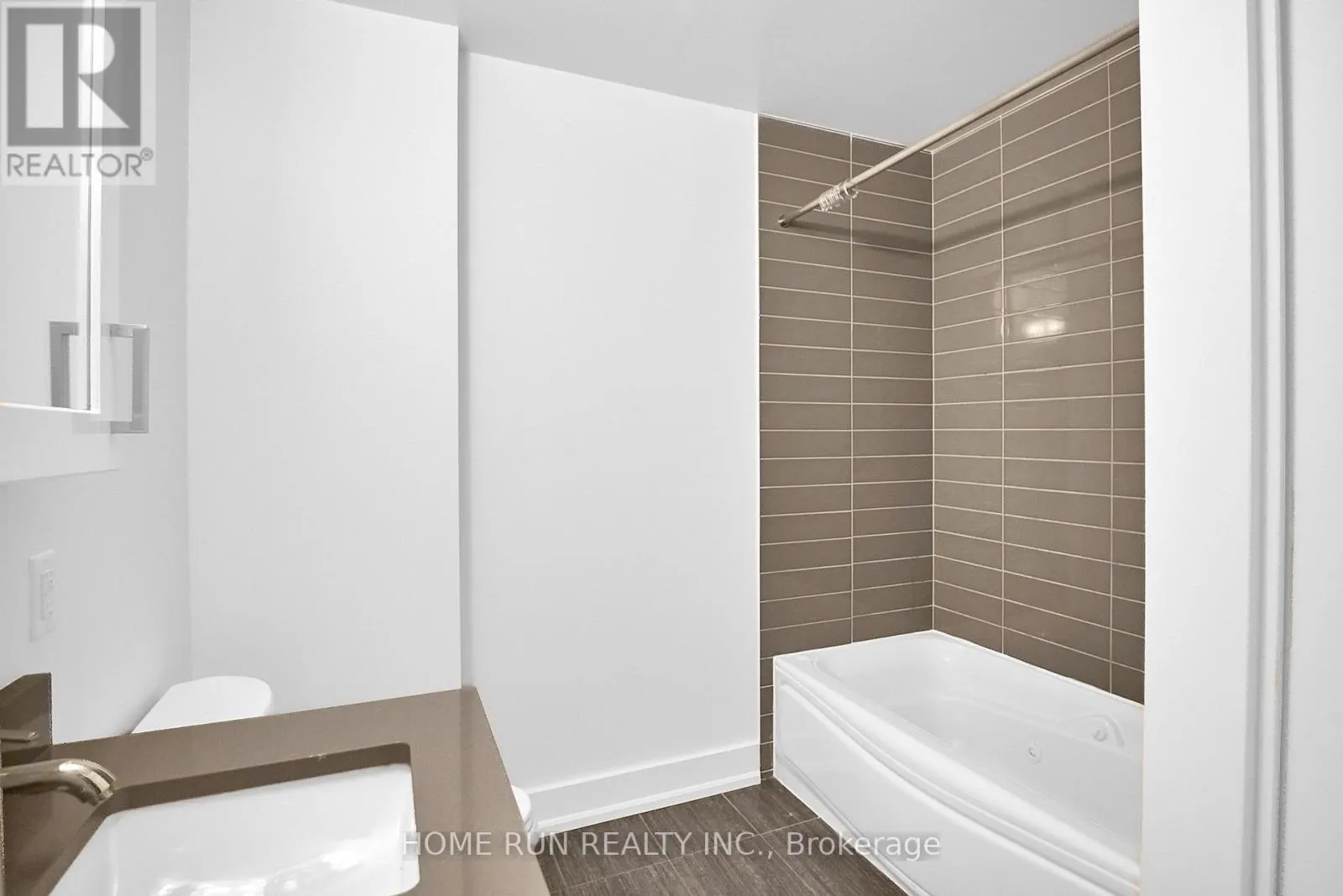 2703 - 40 NEPEAN STREET