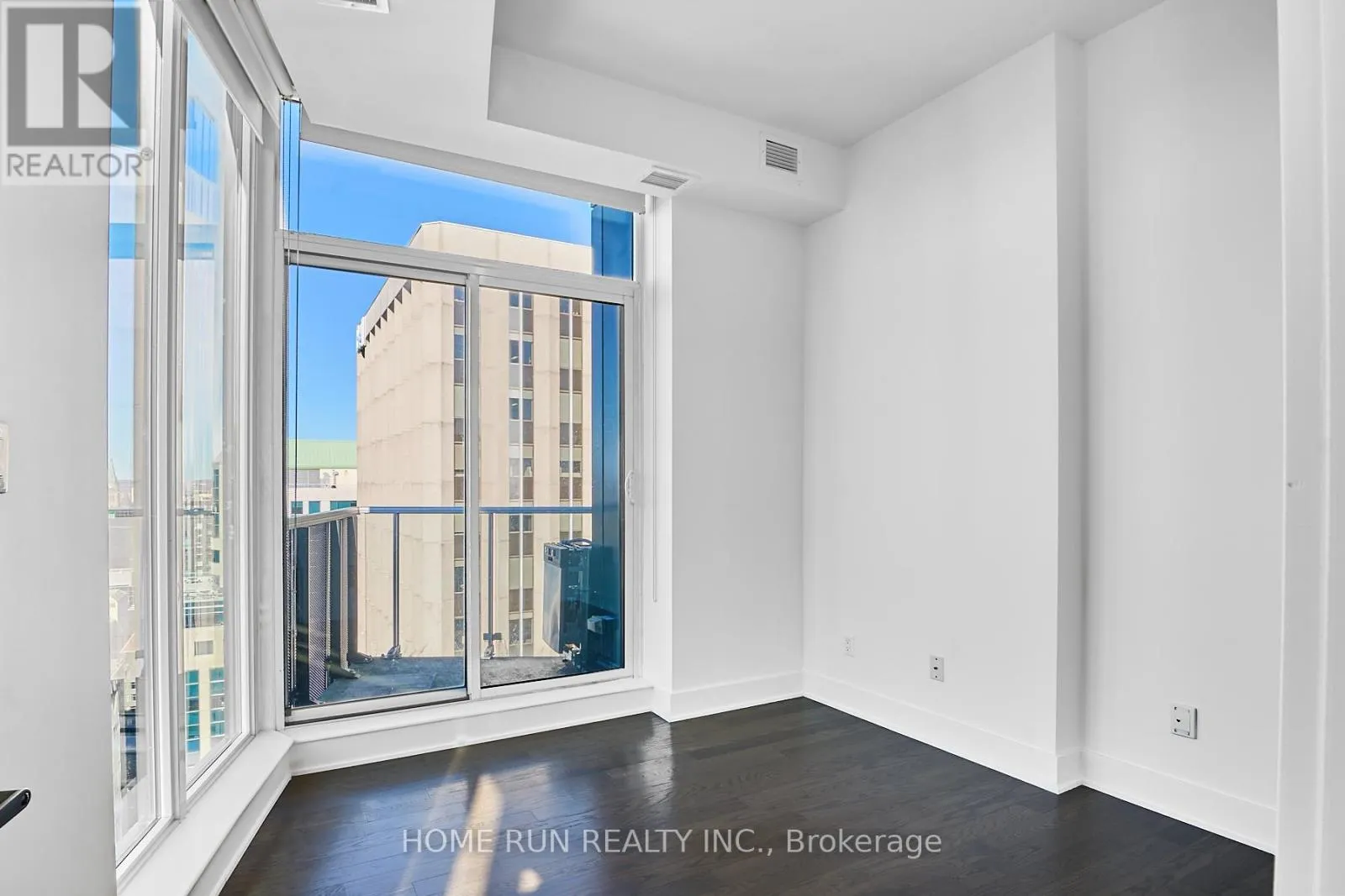 2703 - 40 NEPEAN STREET