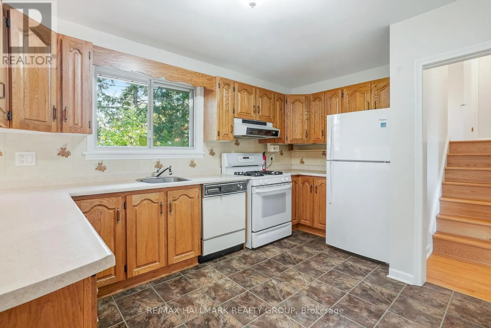 1760 LAXTON CRESCENT