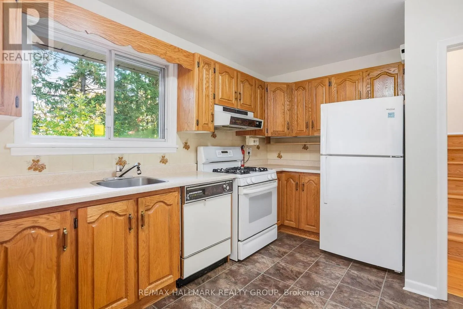 1760 LAXTON CRESCENT