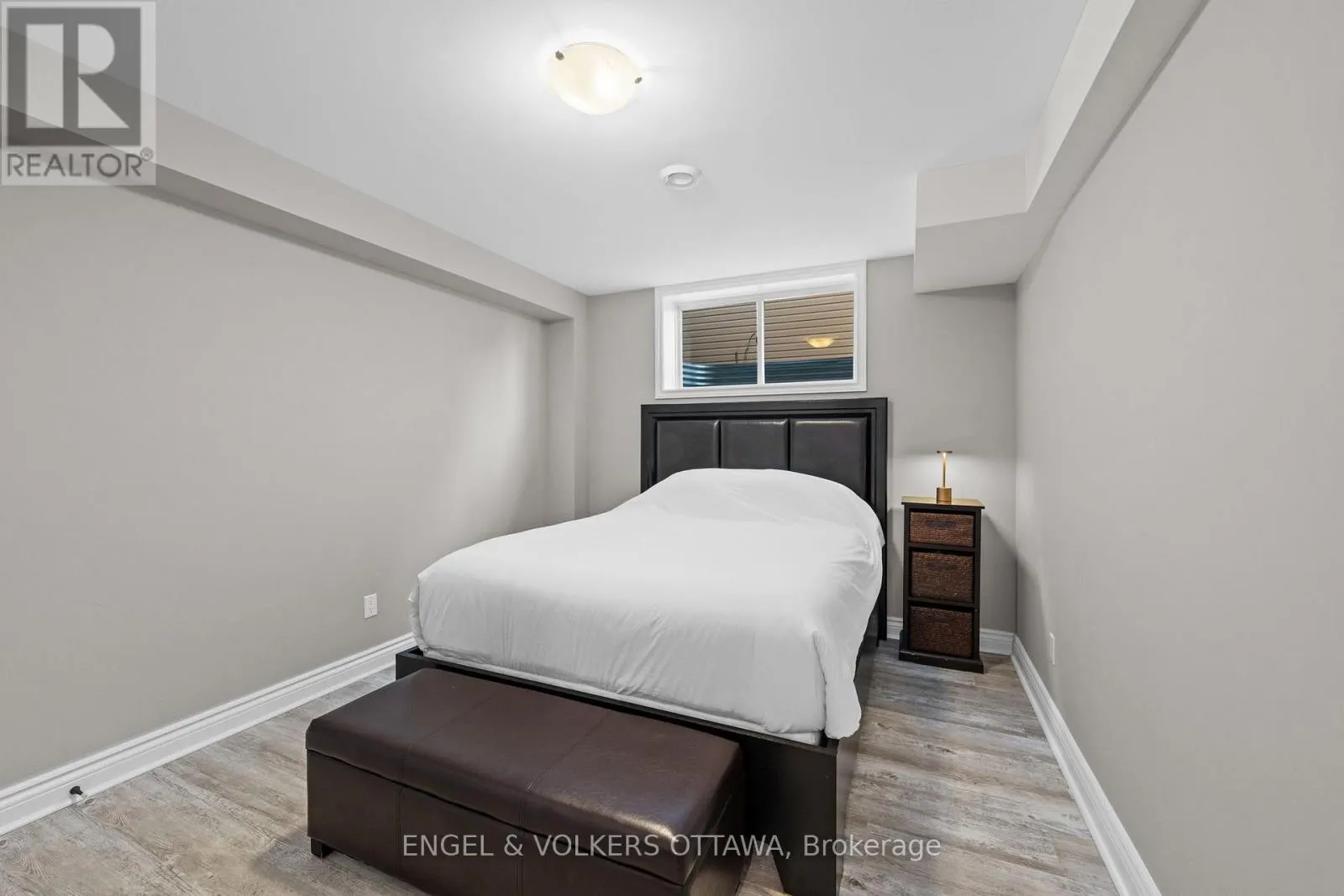 221 COOKS MILL CRESCENT