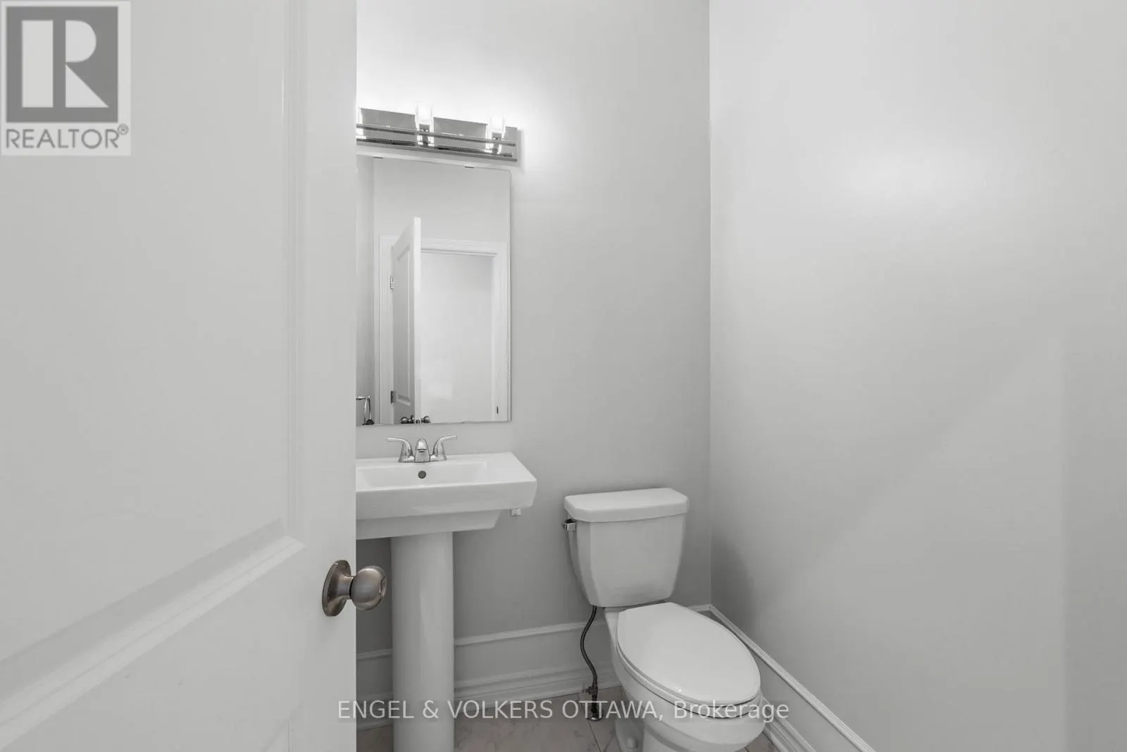 221 COOKS MILL CRESCENT