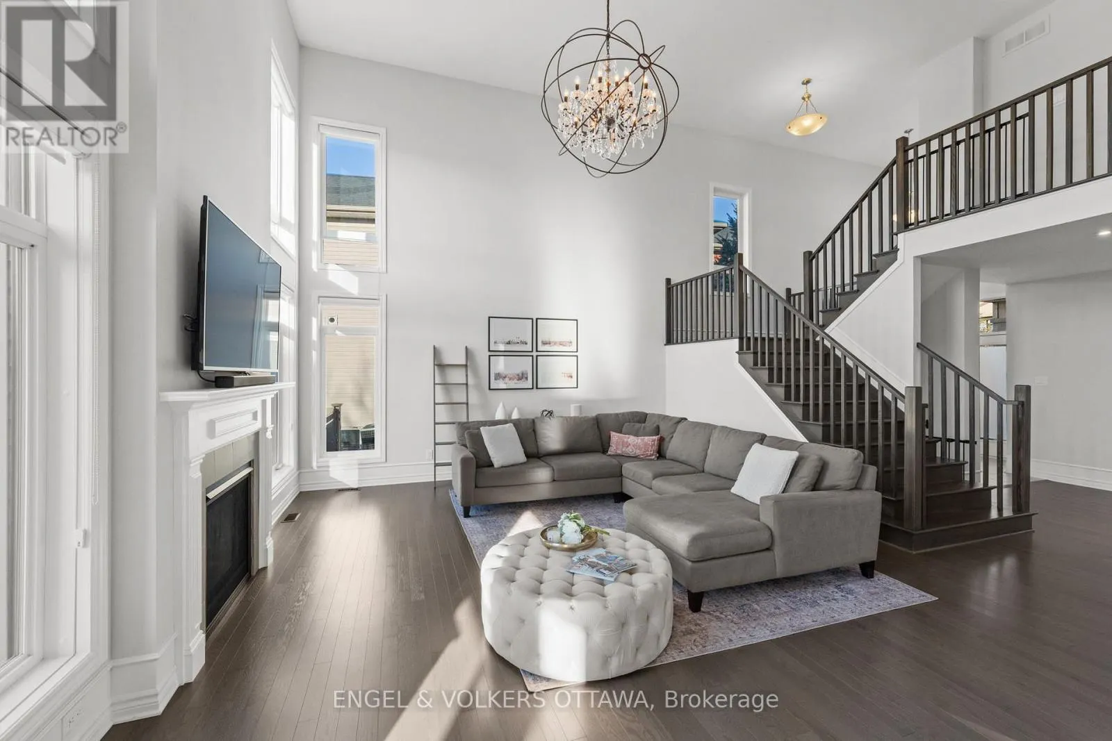 221 COOKS MILL CRESCENT