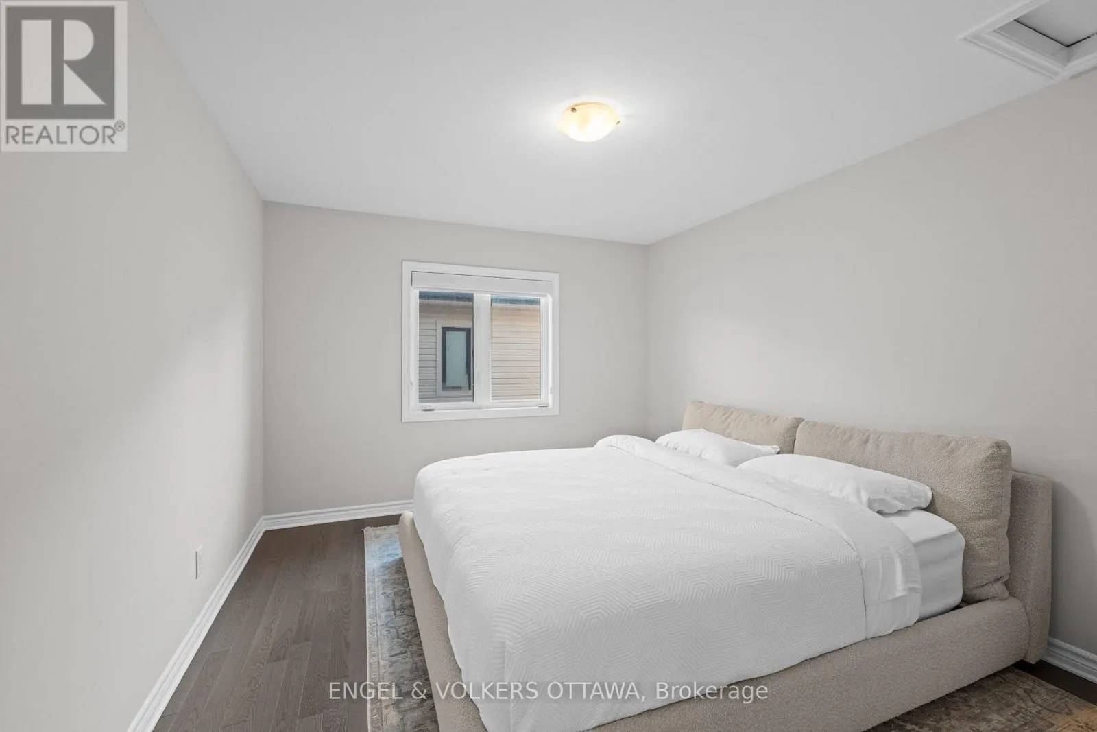 221 COOKS MILL CRESCENT