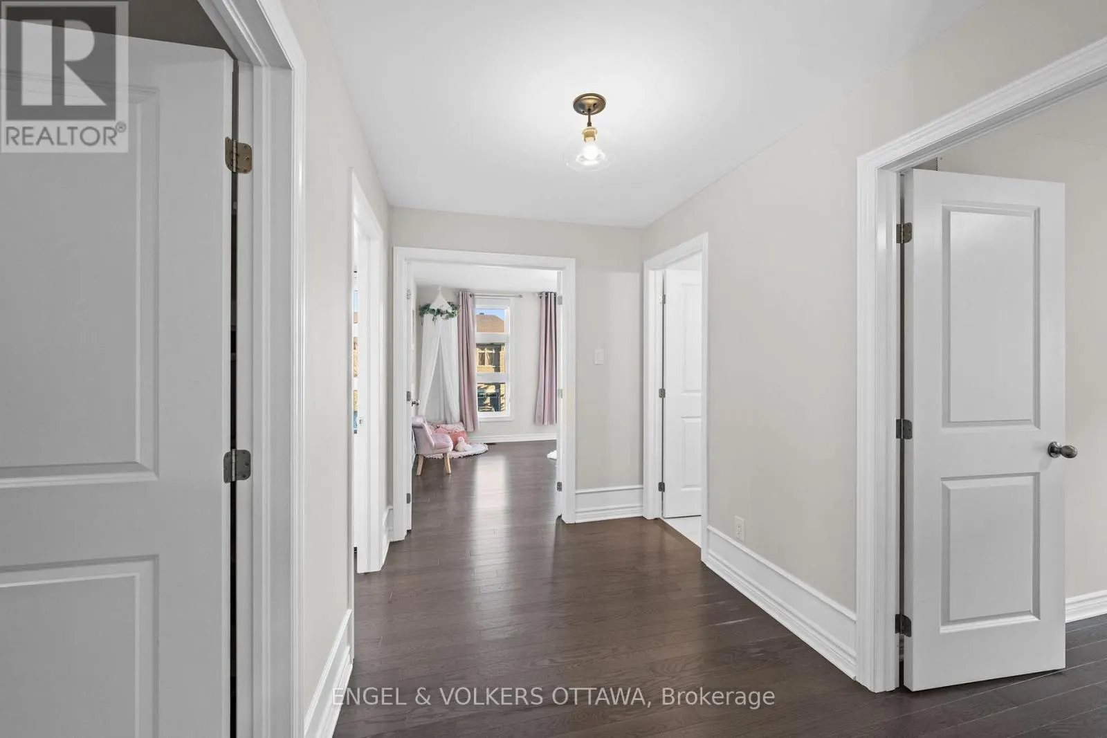 221 COOKS MILL CRESCENT