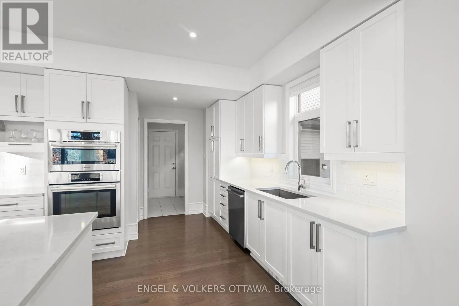 221 COOKS MILL CRESCENT