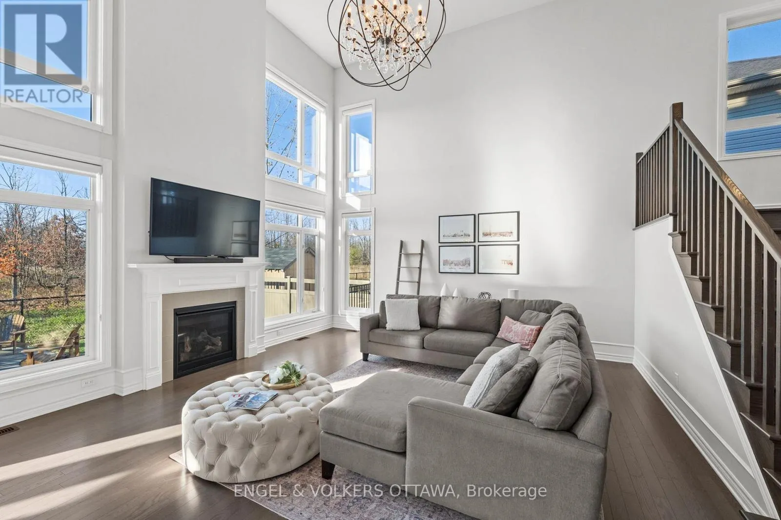 221 COOKS MILL CRESCENT