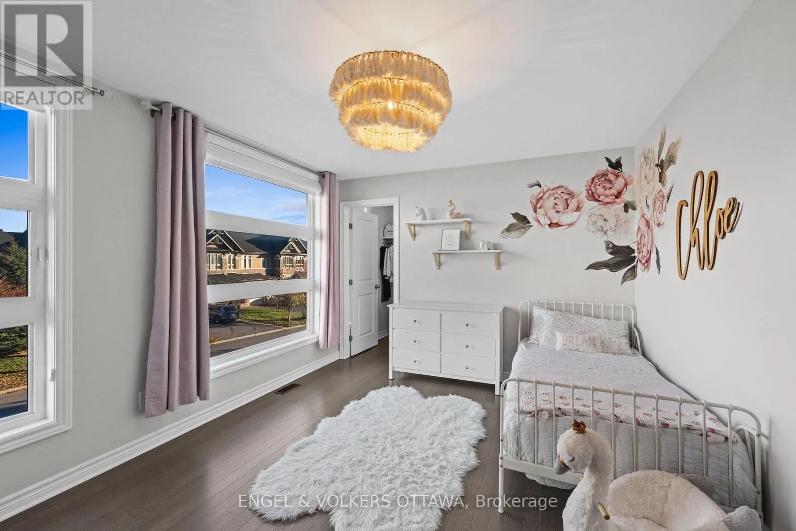 221 COOKS MILL CRESCENT