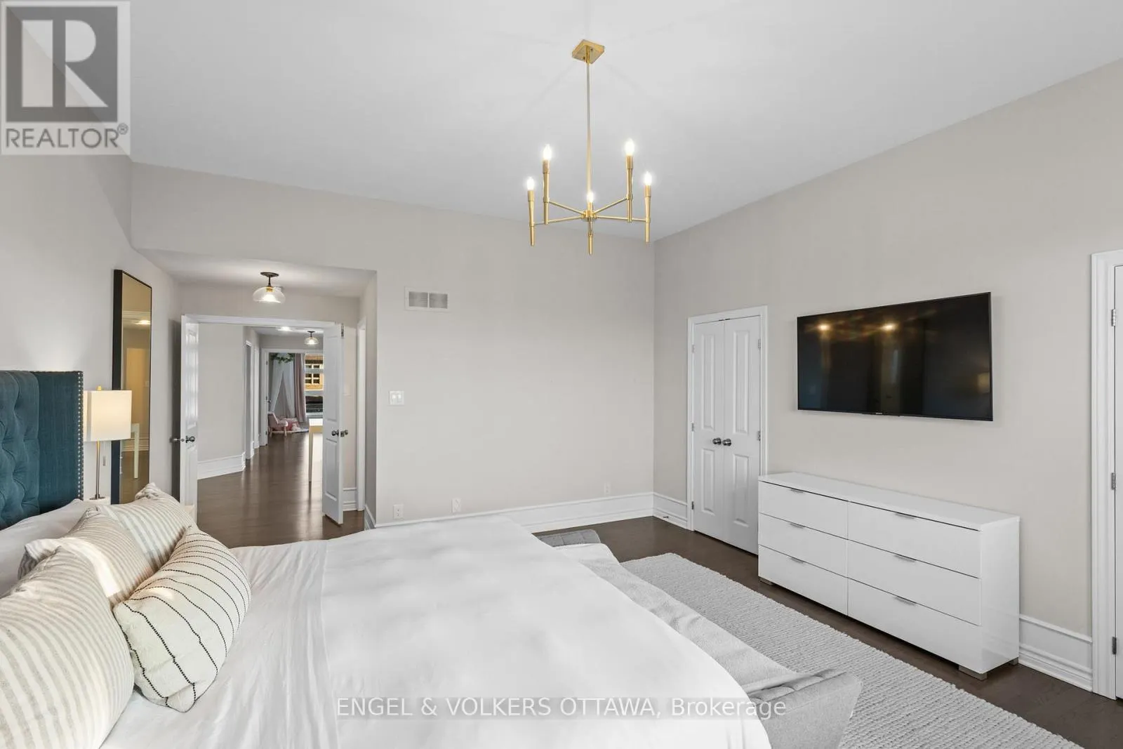 221 COOKS MILL CRESCENT