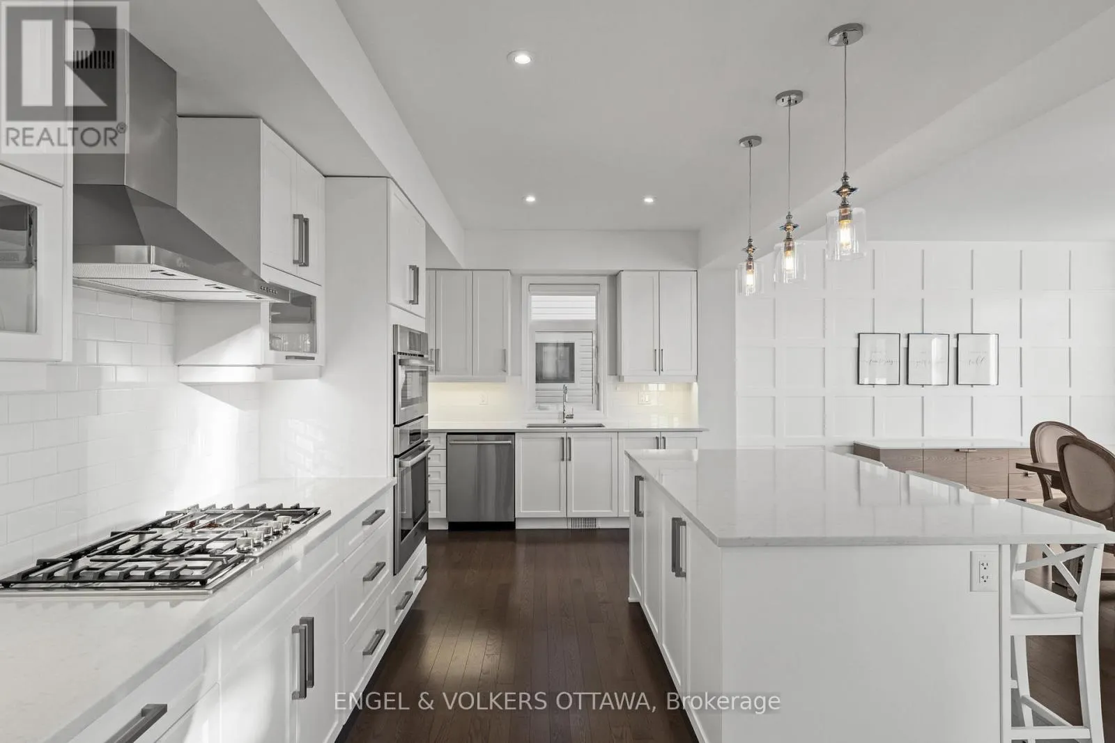 221 COOKS MILL CRESCENT