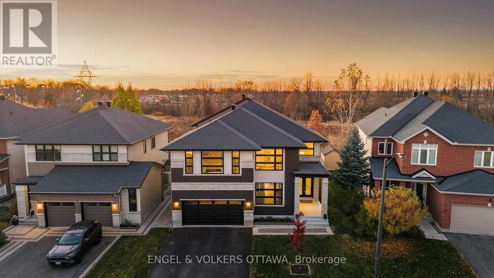 221 COOKS MILL CRESCENT