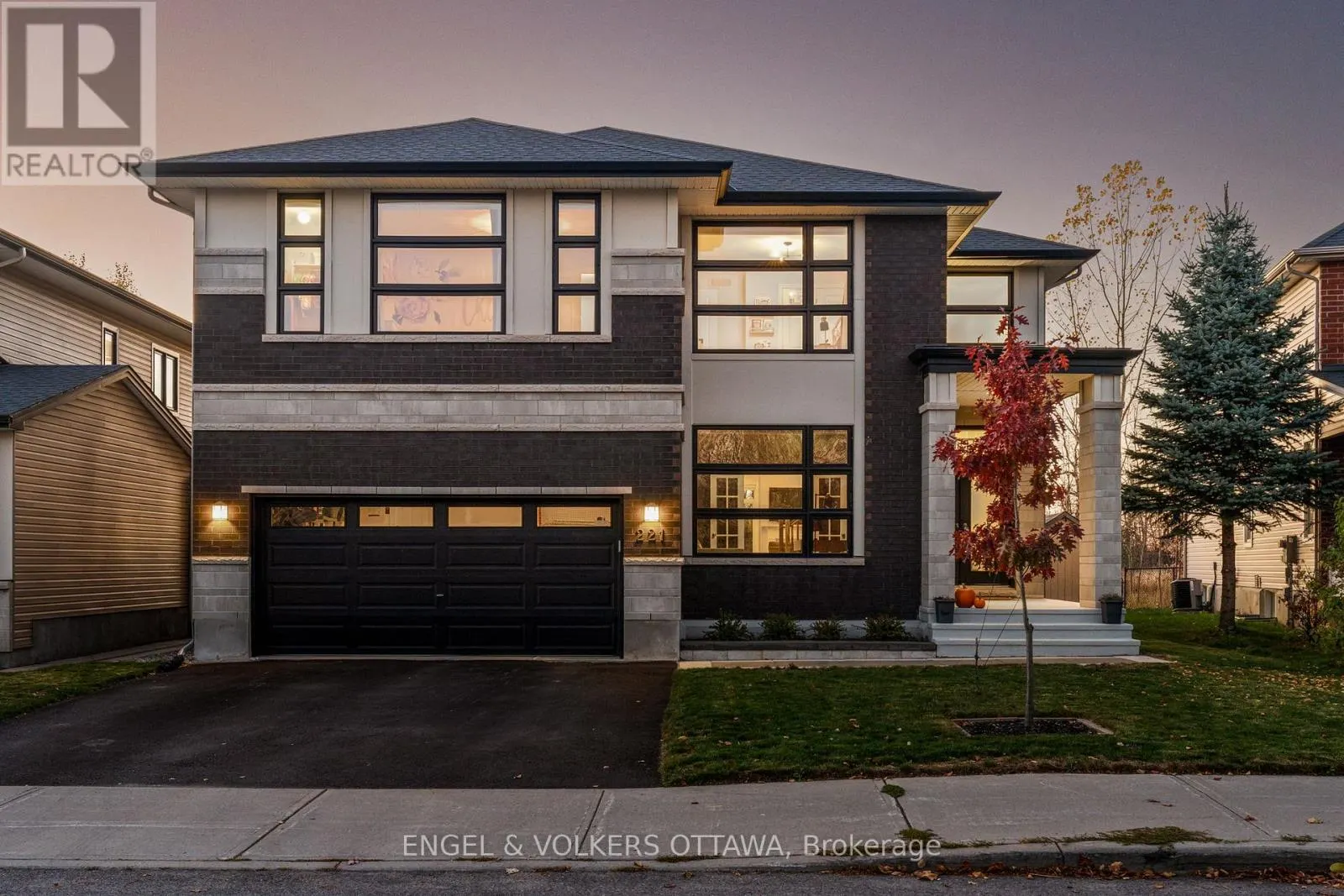 221 COOKS MILL CRESCENT