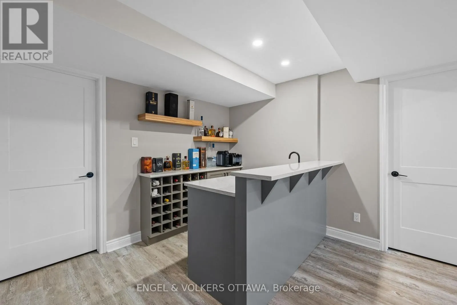 221 COOKS MILL CRESCENT