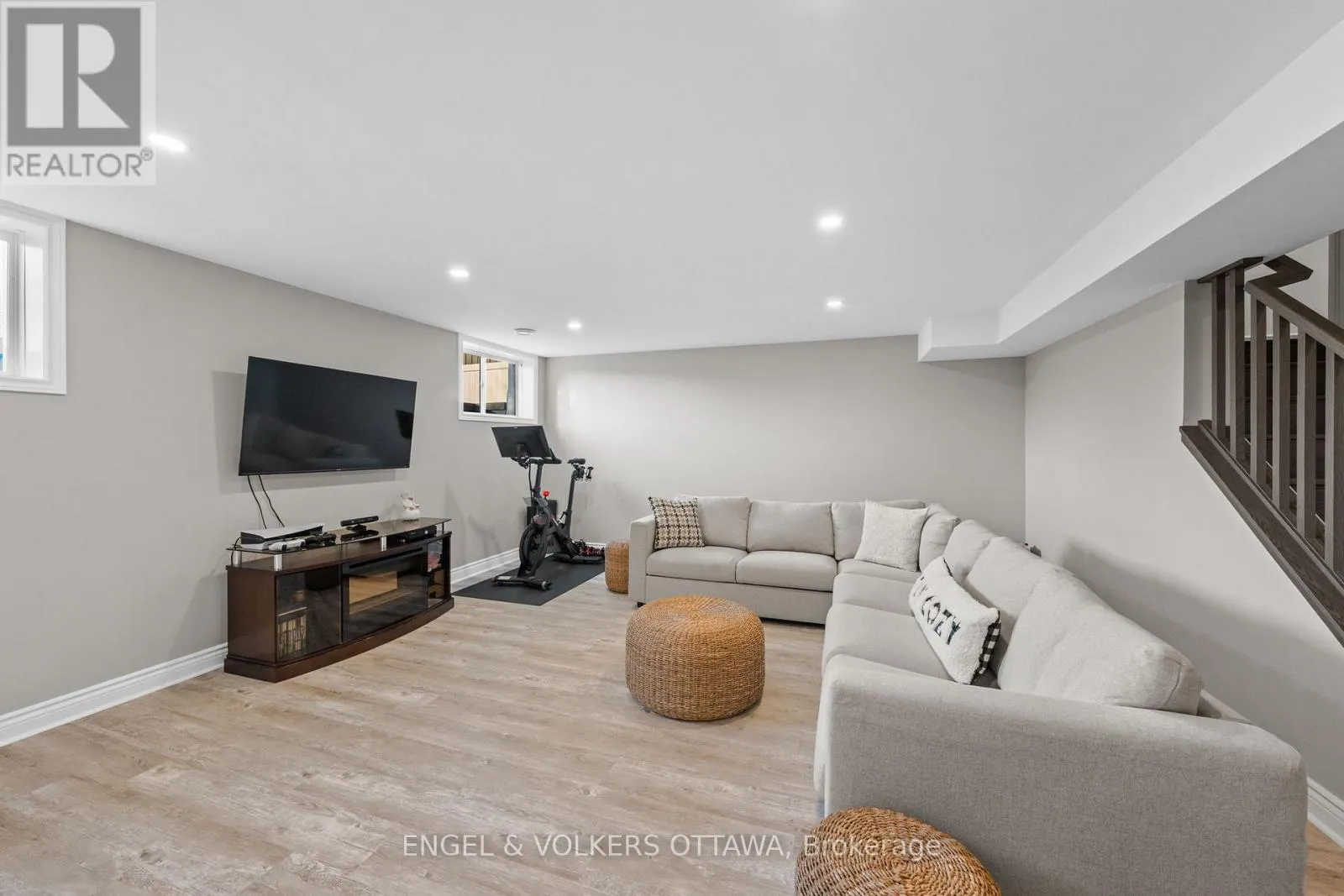 221 COOKS MILL CRESCENT