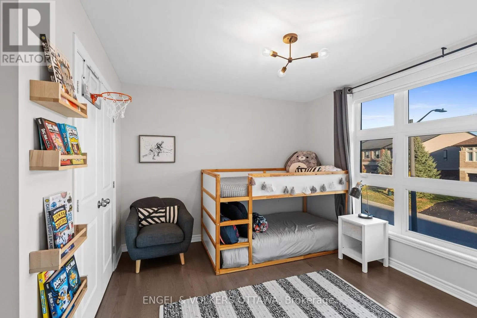 221 COOKS MILL CRESCENT