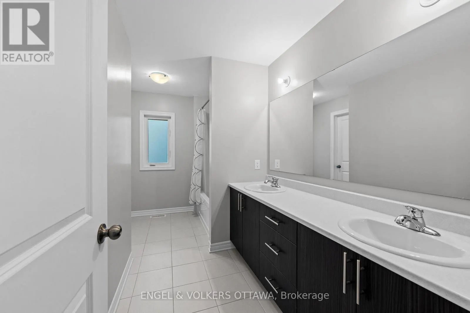 221 COOKS MILL CRESCENT