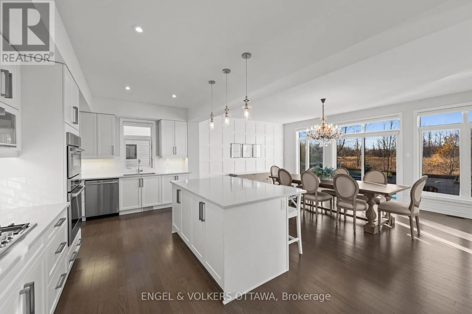 221 COOKS MILL CRESCENT