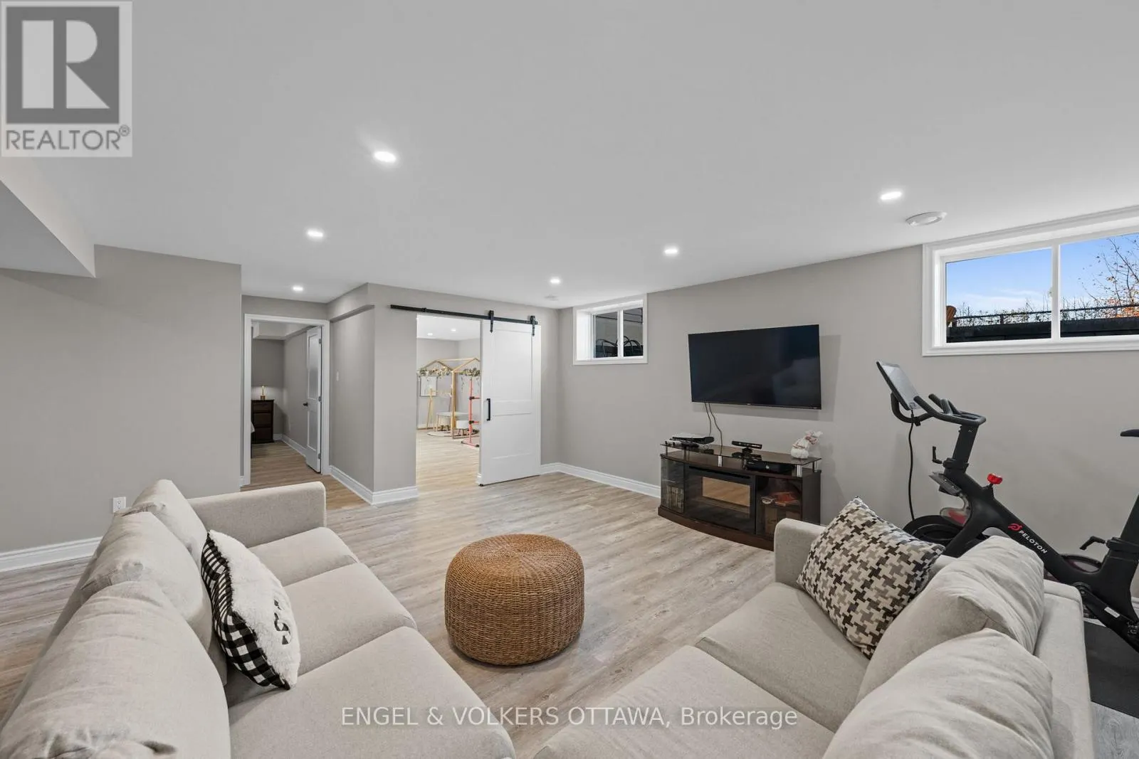 221 COOKS MILL CRESCENT