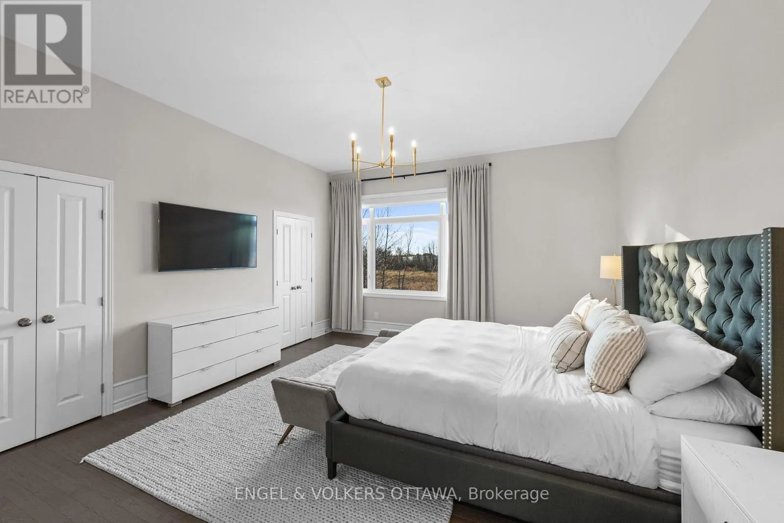 221 COOKS MILL CRESCENT