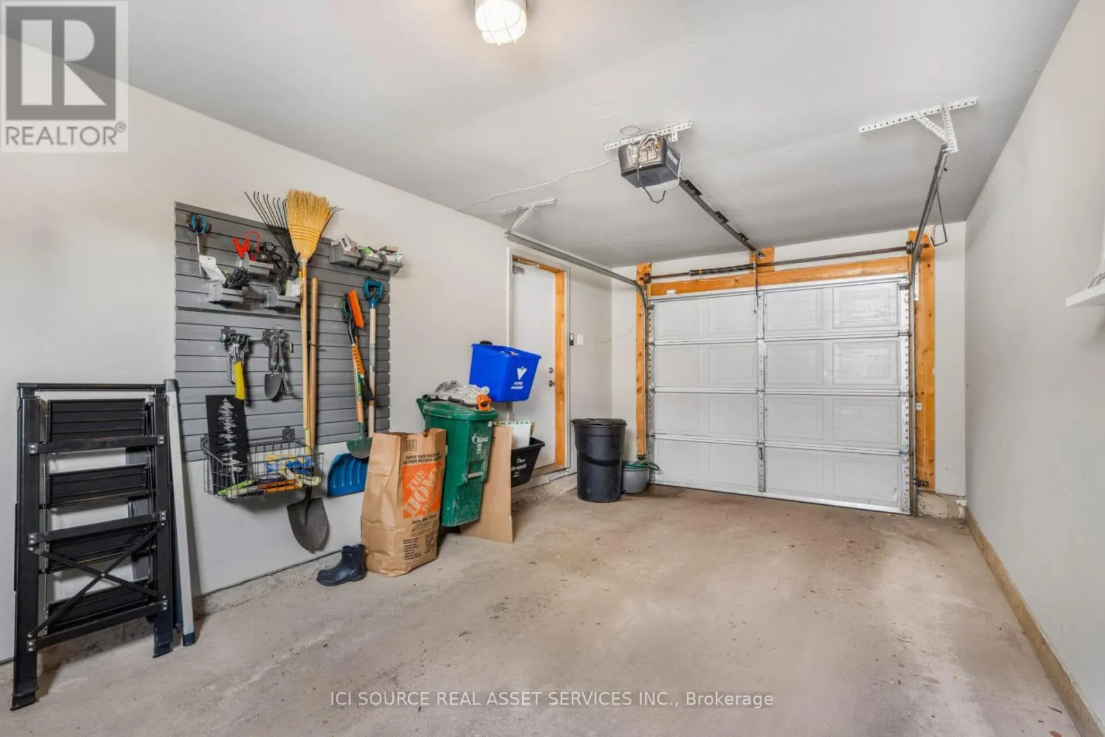 1137 GLADSTONE AVENUE