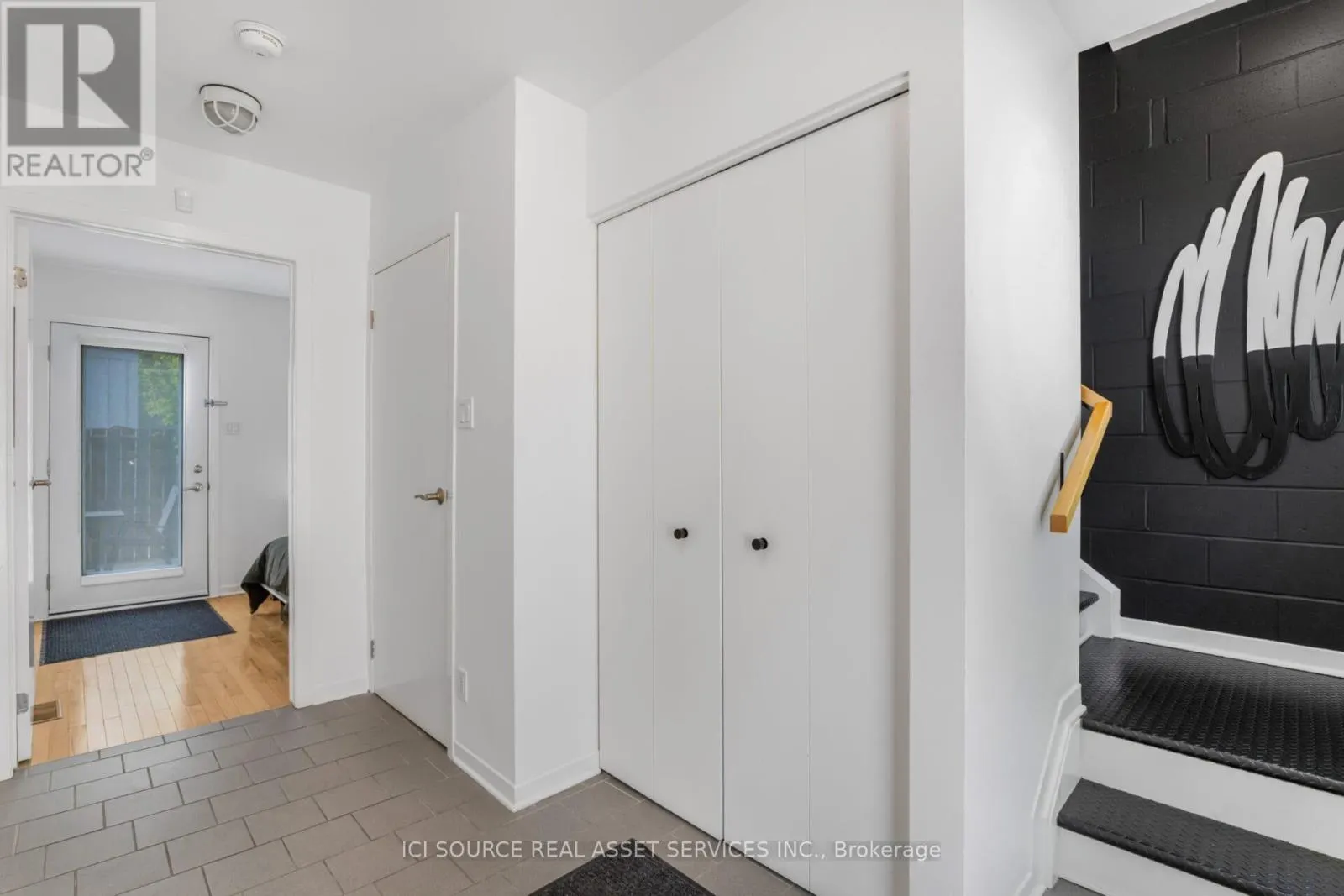 1137 GLADSTONE AVENUE