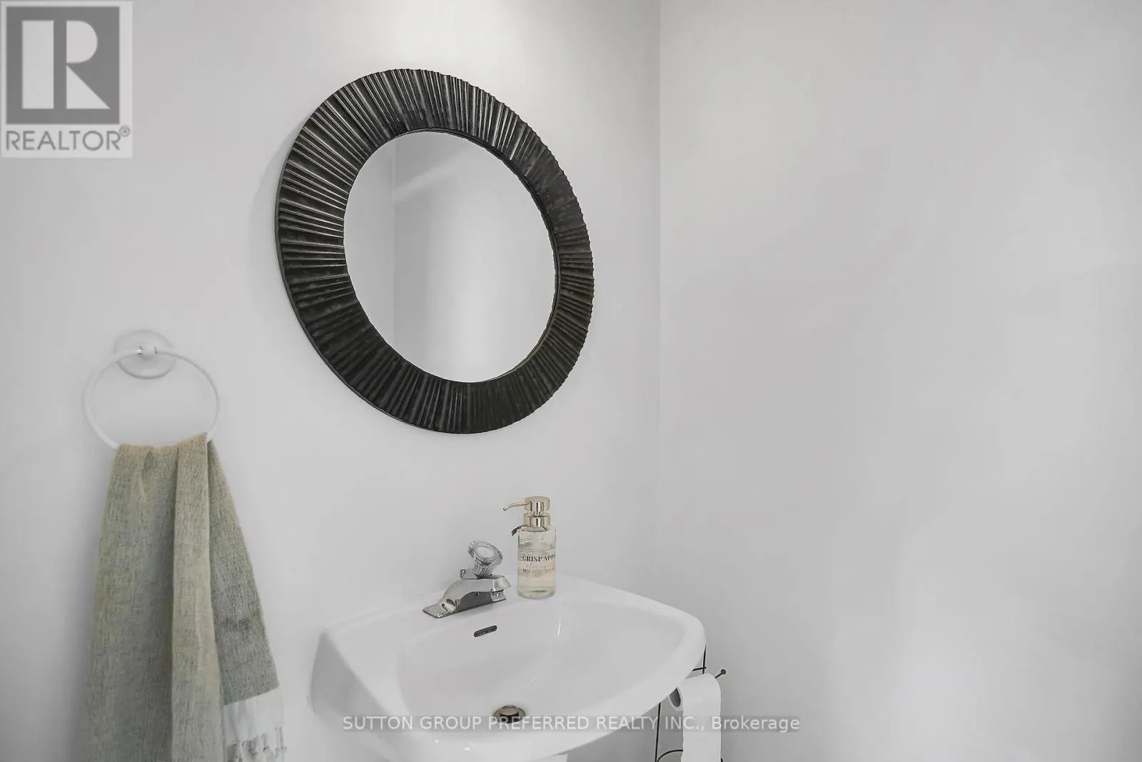 4 - 561 PRINCESS AVENUE, #4