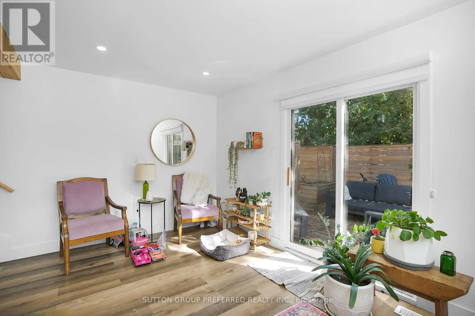 4 - 561 PRINCESS AVENUE, #4