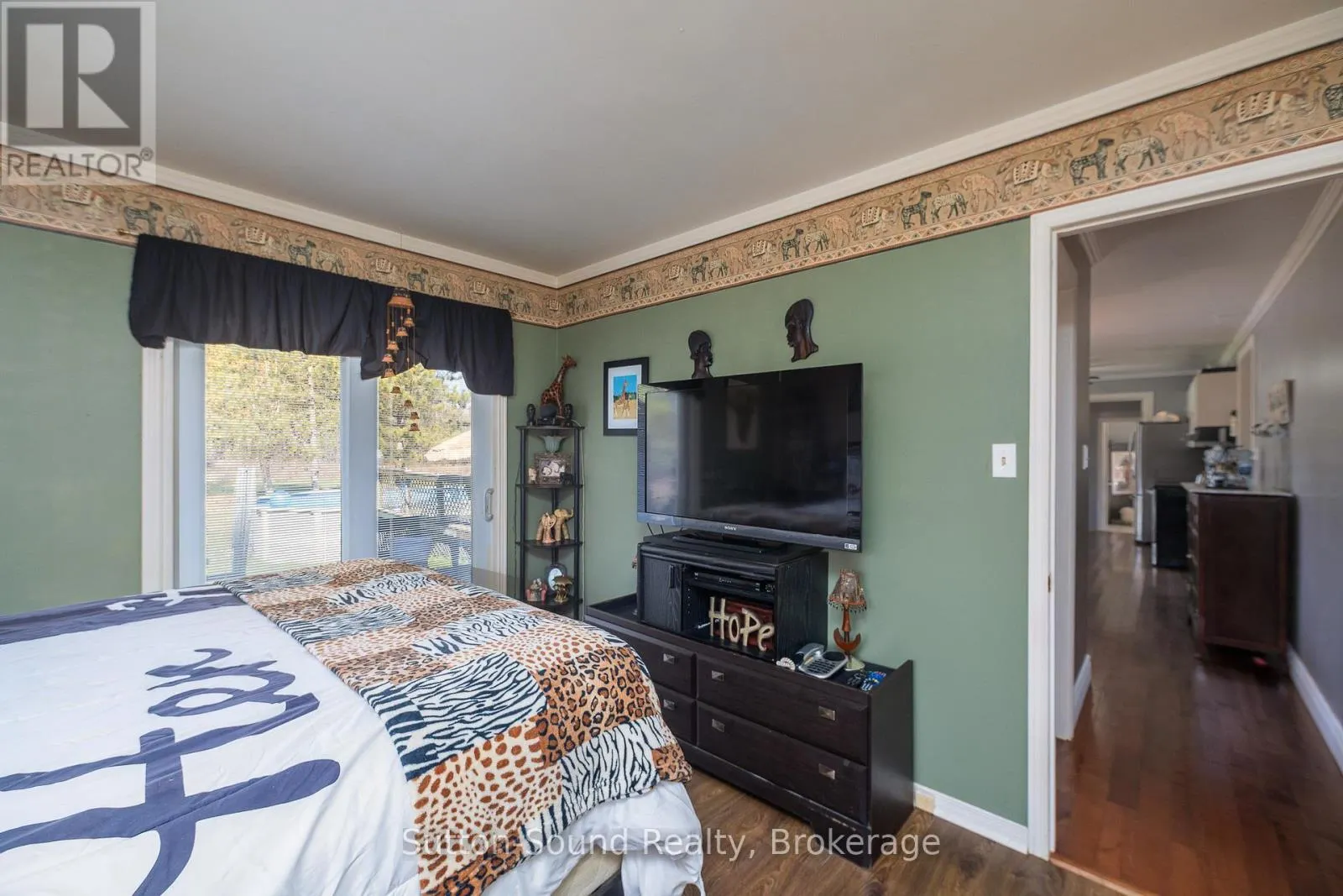 143659 15 SIDE ROAD E