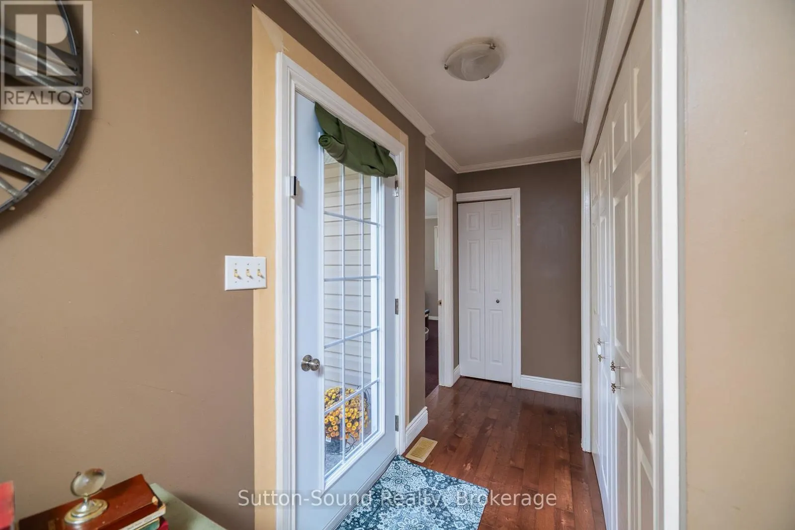 143659 15 SIDE ROAD E