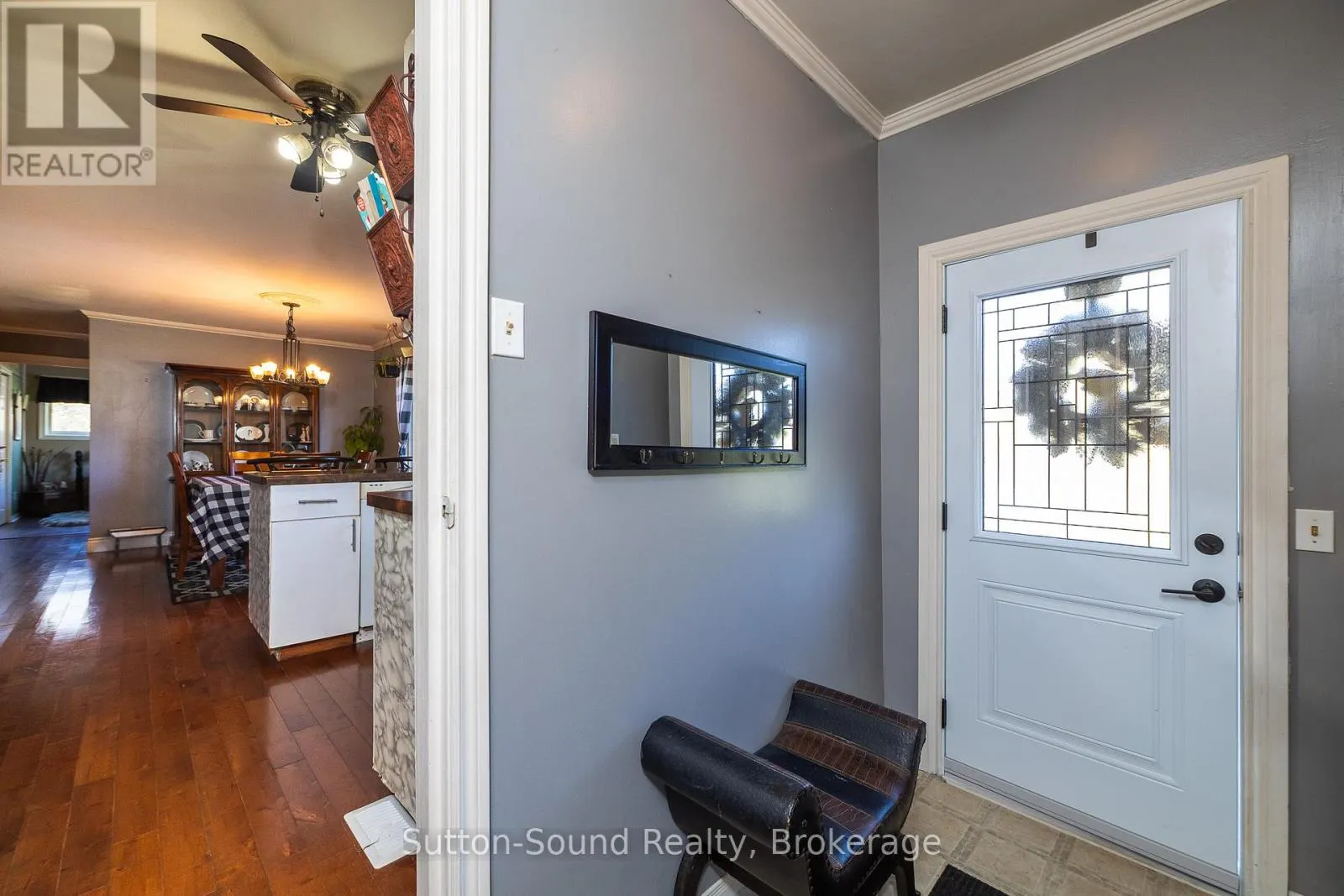 143659 15 SIDE ROAD E