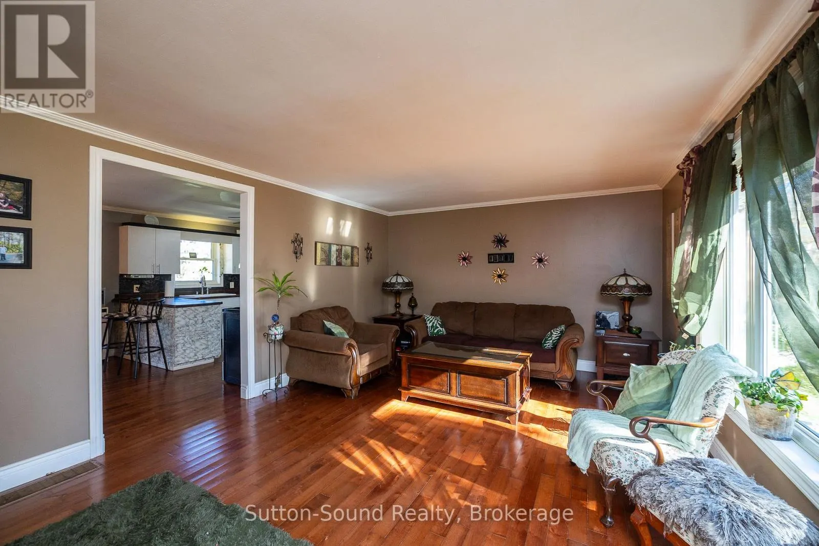 143659 15 SIDE ROAD E