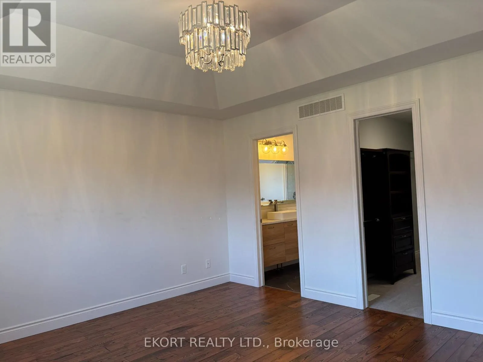 64 FARMINGTON CRESCENT