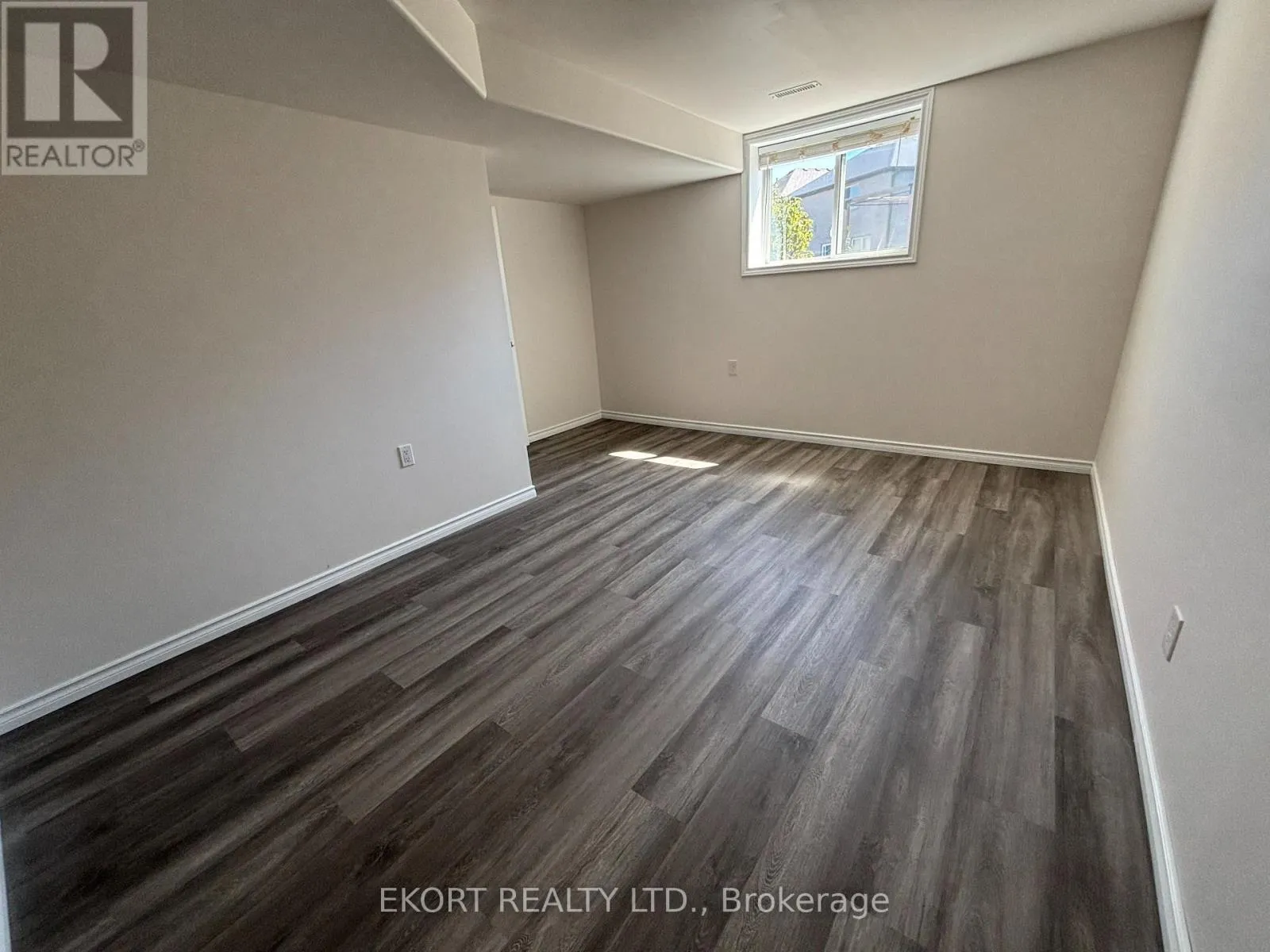 64 FARMINGTON CRESCENT